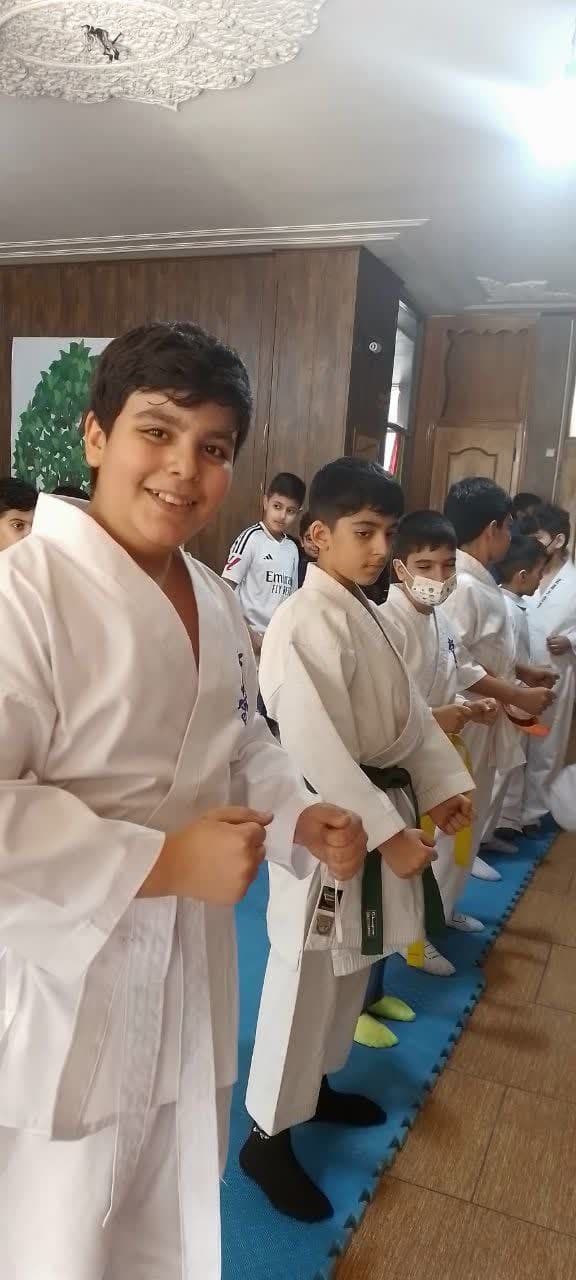 دبستان پسرانه مدادهای رنگی